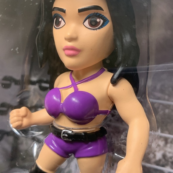 WWE Paige “Metals Die Cast” Figurine (M202) - Picture 7 of 9